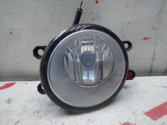 Туманка TOYOTA Avensis 