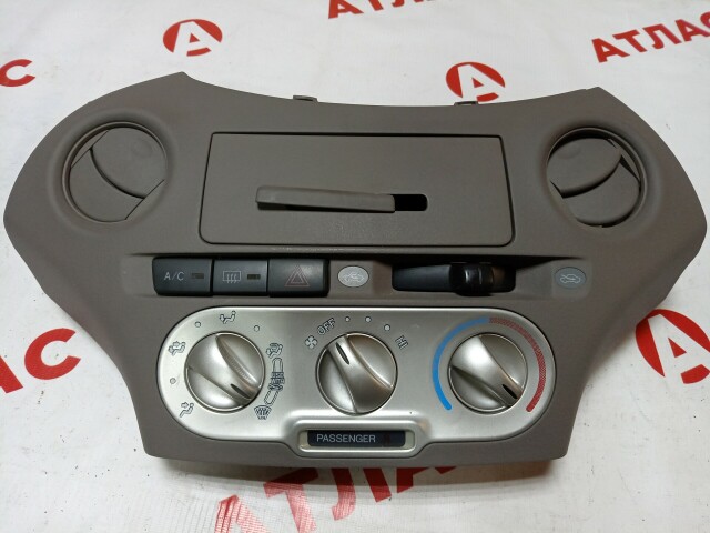 Блок управления печкой и кондиционером TOYOTA Platz 