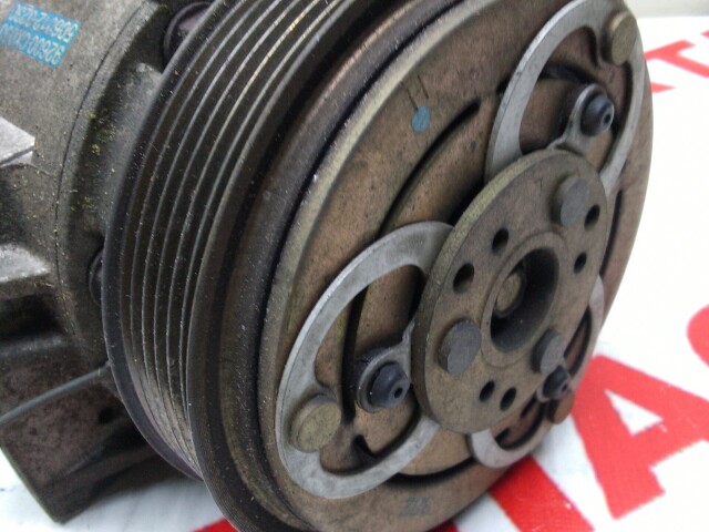 Компрессор кондиционера NISSAN Serena QR20-DE