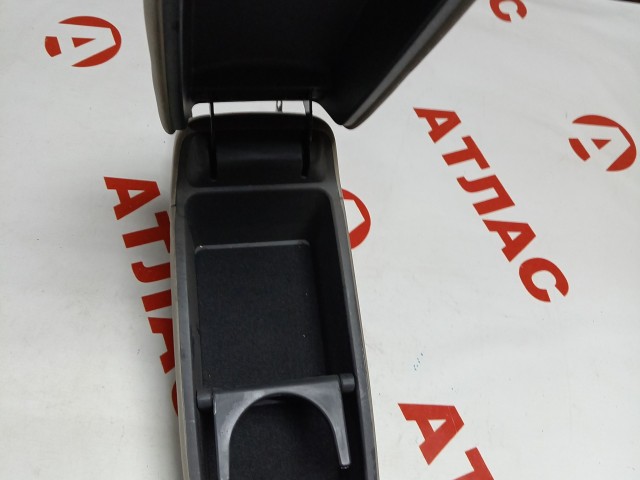Подлокотник TOYOTA Avensis 
