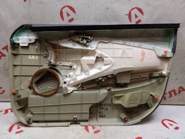 Обшивка двери NISSAN Primera 