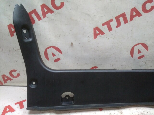 Накладка замка багажника TOYOTA Avensis 