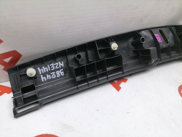 Накладка замка багажника TOYOTA Corolla Fielder 