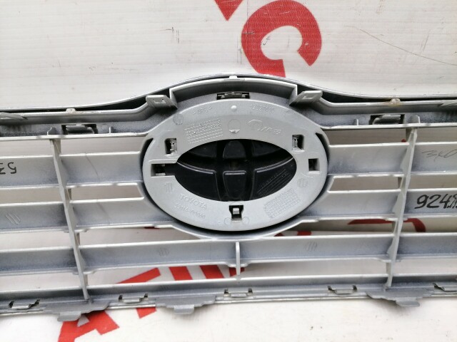 Решетка радиатора TOYOTA Avensis 