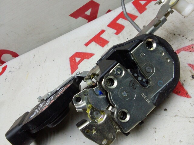 Замок двери TOYOTA Corolla 