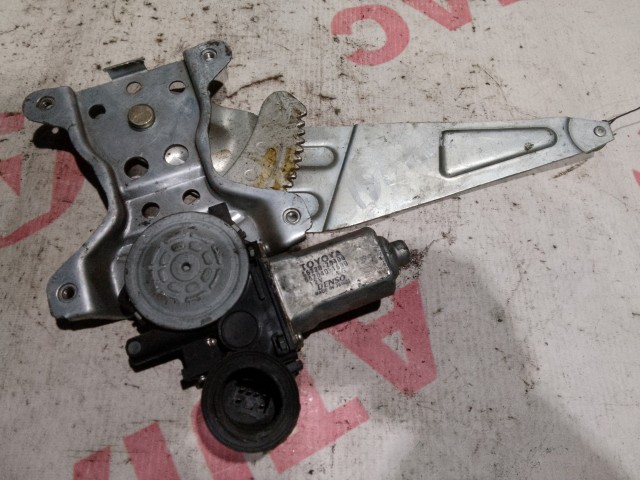 Стеклоподъемник TOYOTA Ist 