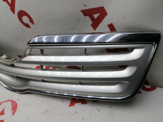 Решетка радиатора TOYOTA Avensis 