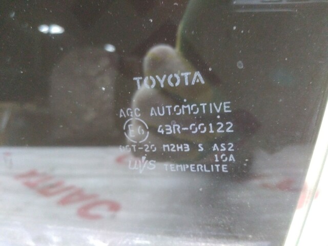 Стекло TOYOTA RAV4 