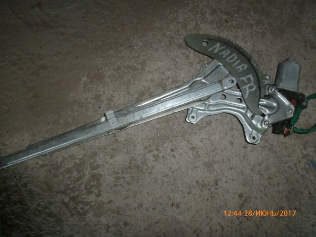Стеклоподъемник TOYOTA Nadia 