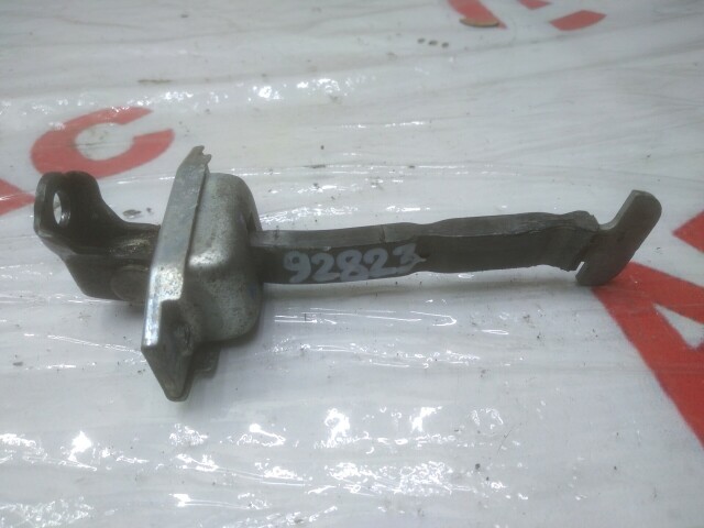 Ограничитель двери TOYOTA Ist 