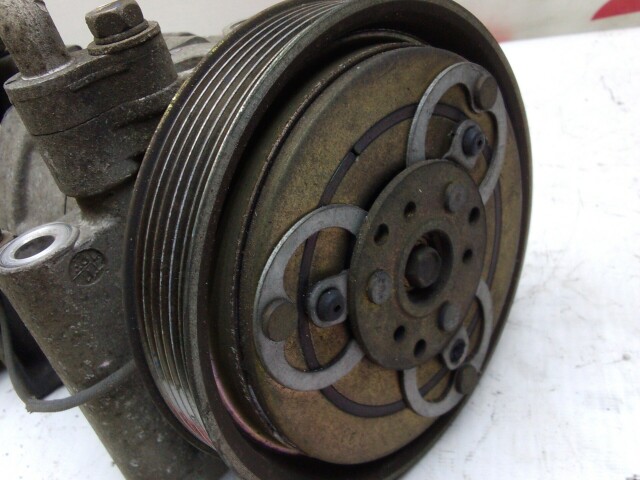 Компрессор кондиционера NISSAN Wingroad 