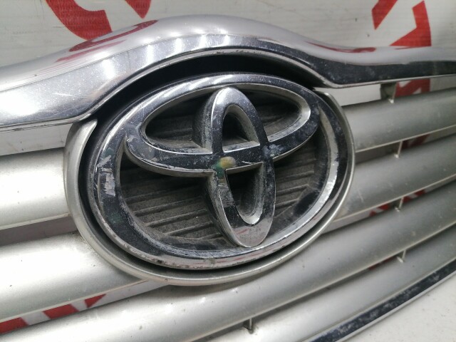 Решетка радиатора TOYOTA Avensis 