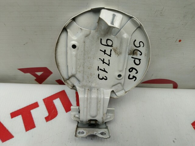 Лючок бензобака TOYOTA Ist 