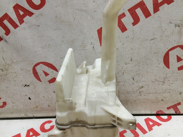 Бачок омывателя TOYOTA Avensis 