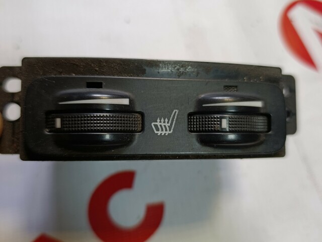 Кнопка подогрева сиденья TOYOTA Avensis 