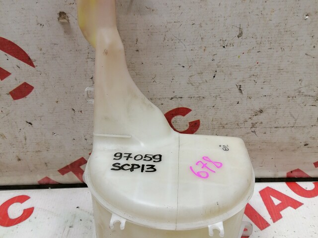 Бачок омывателя TOYOTA Vitz 