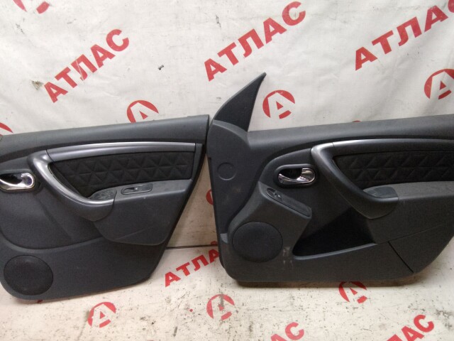 Обшивка двери RENAULT Duster 