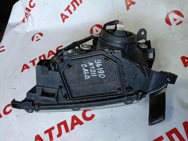 Фара TOYOTA Caldina 