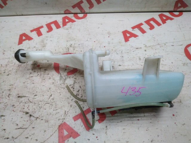 Бачок омывателя TOYOTA Ist 