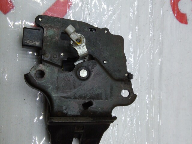 Замок багажника TOYOTA Avensis 