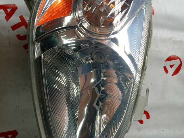 Фара TOYOTA Platz 