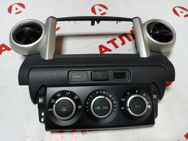 Блок управления печкой и кондиционером TOYOTA Ist 