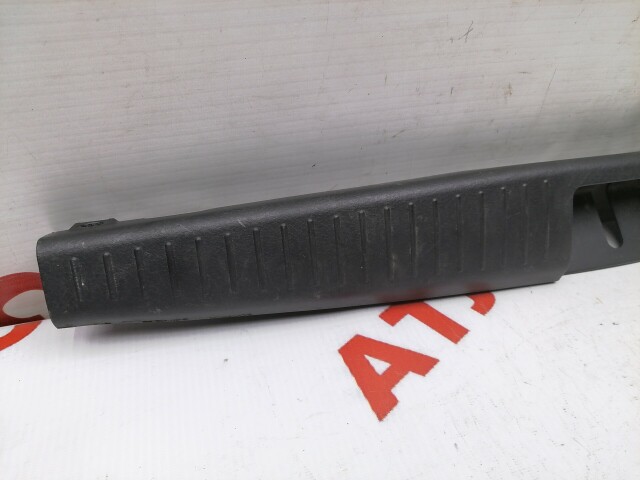 Накладка замка багажника TOYOTA Vitz 