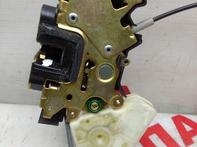 Замок двери NISSAN Primera 