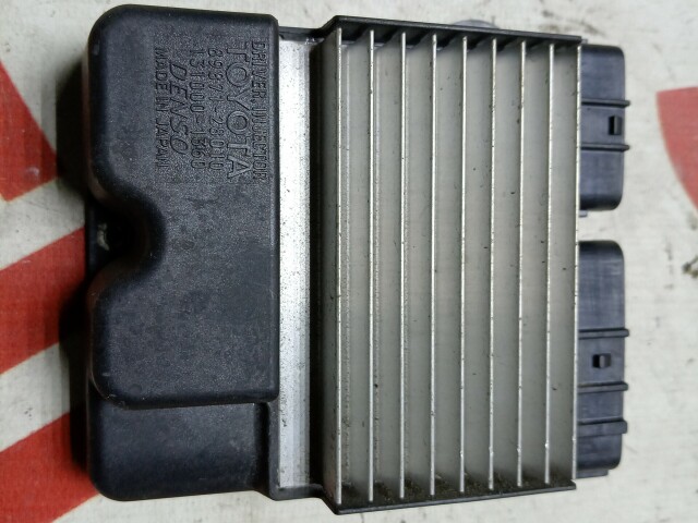 Блок управления форсунками TOYOTA Avensis 1AZ-FSE