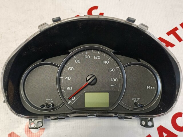 Щиток приборов TOYOTA Vitz 