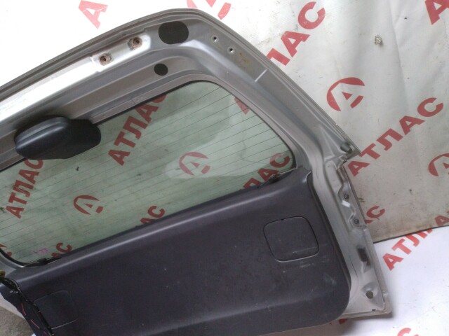 Дверь багажника NISSAN Wingroad 