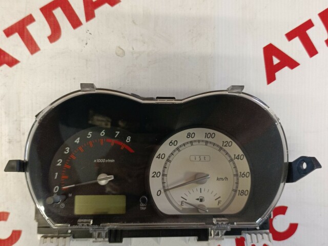 Щиток приборов TOYOTA Ist 