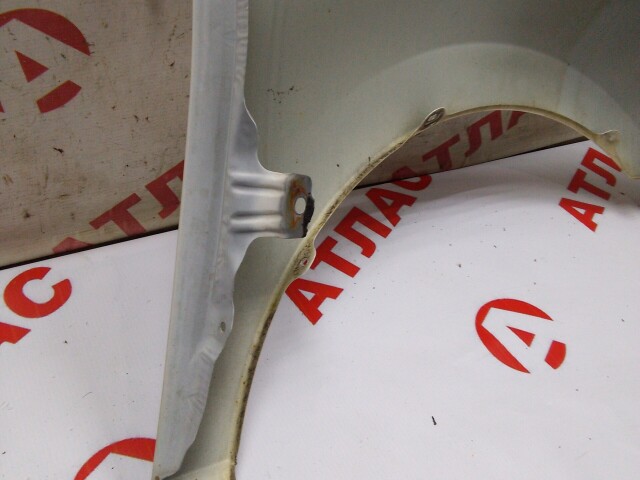 Крыло TOYOTA Ist 