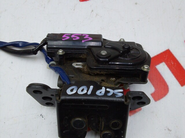 Замок багажника TOYOTA Ractis 