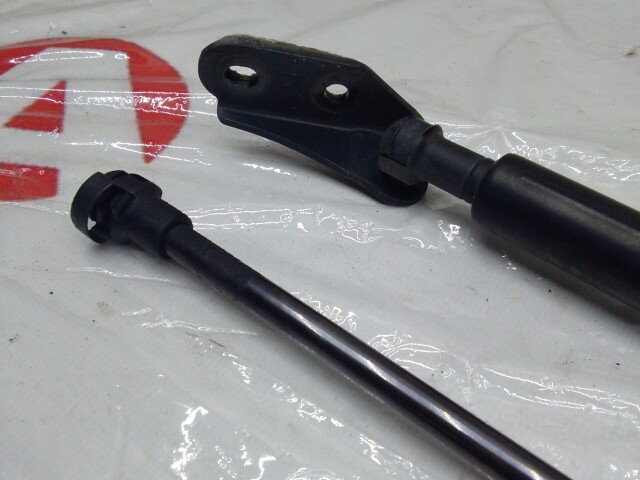 Амортизатор багажника TOYOTA Avensis 