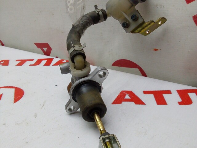 Главный цилиндр сцепления NISSAN Wingroad 