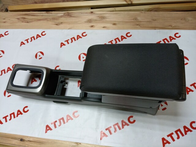 Подлокотник NISSAN X-Trail 