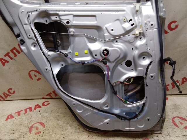 Дверь TOYOTA Vitz 
