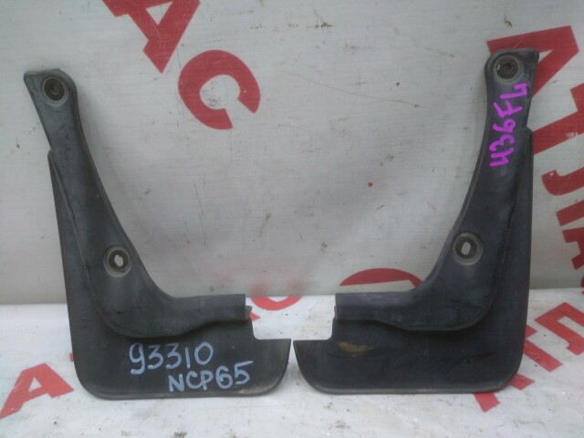 Брызговик TOYOTA Ist 