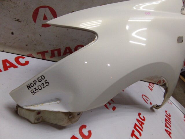 Крыло TOYOTA Ist 
