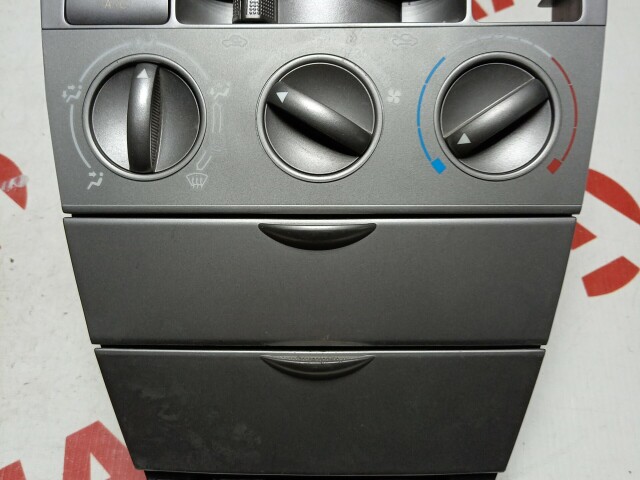 Блок управления печкой и кондиционером TOYOTA Corolla 