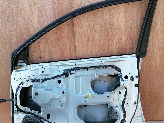 Дверь TOYOTA Avensis 