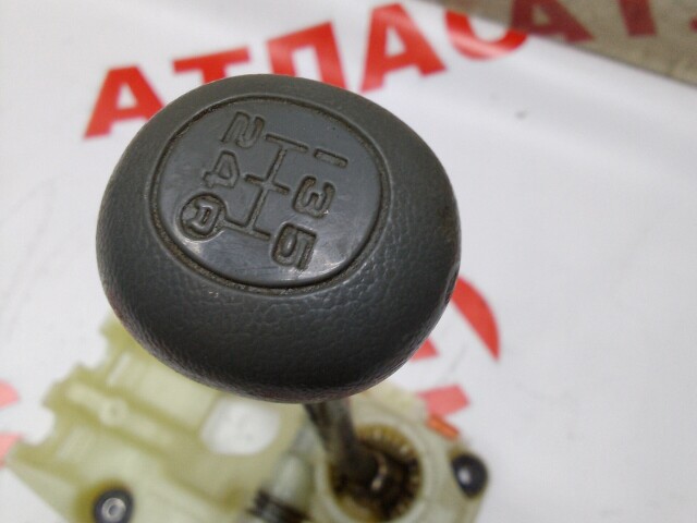 Рычаг КПП TOYOTA Vitz 