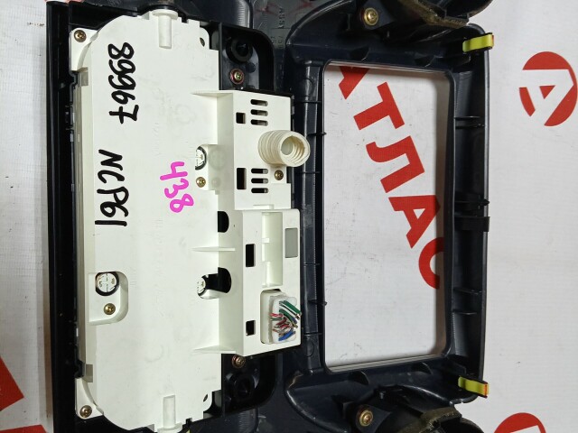 Блок управления печкой и кондиционером TOYOTA Ist 