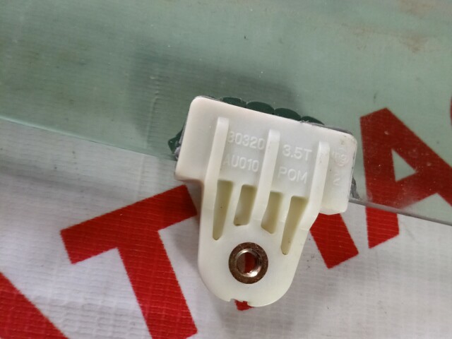 Стекло NISSAN Primera 