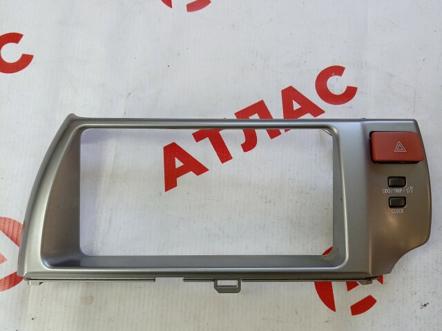 Рамка магнитолы TOYOTA Ractis 