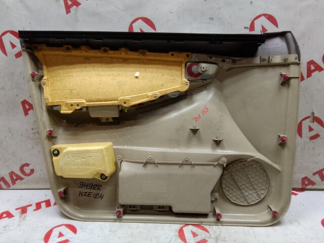 Обшивка двери TOYOTA Corolla 