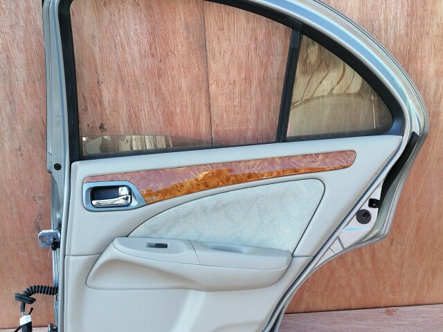 Дверь NISSAN Bluebird Sylphy 