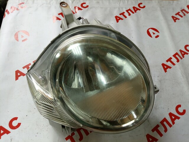 Фара TOYOTA Sienta 
