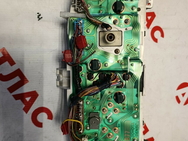 Щиток приборов TOYOTA Corolla 